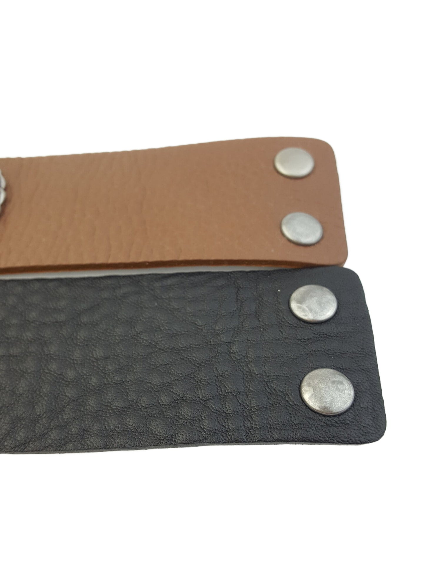 Bracelet: Genuine Pebble Leather Band w. Round Concho