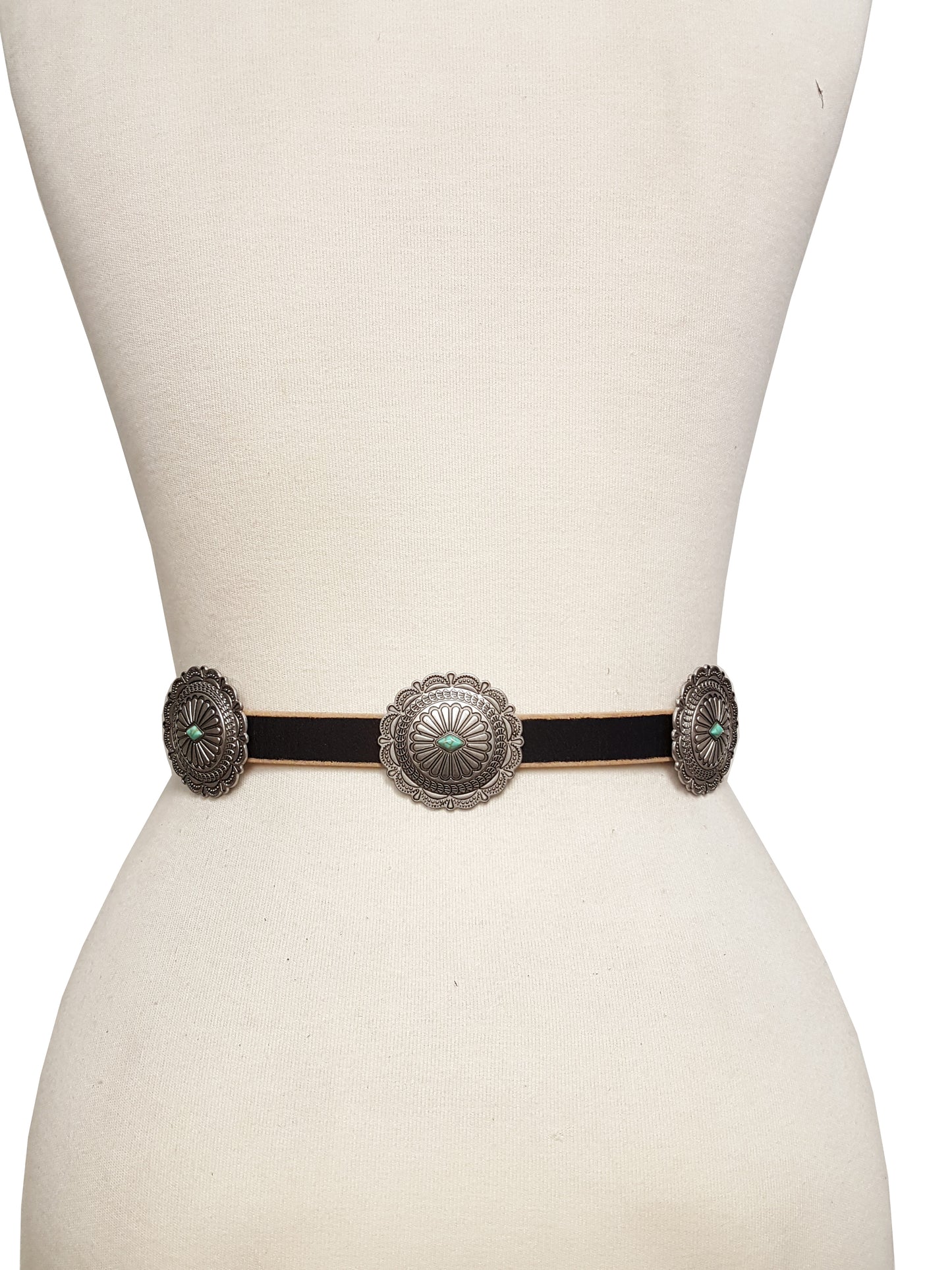 Concho: Trendy scalloped edge western sliding concho