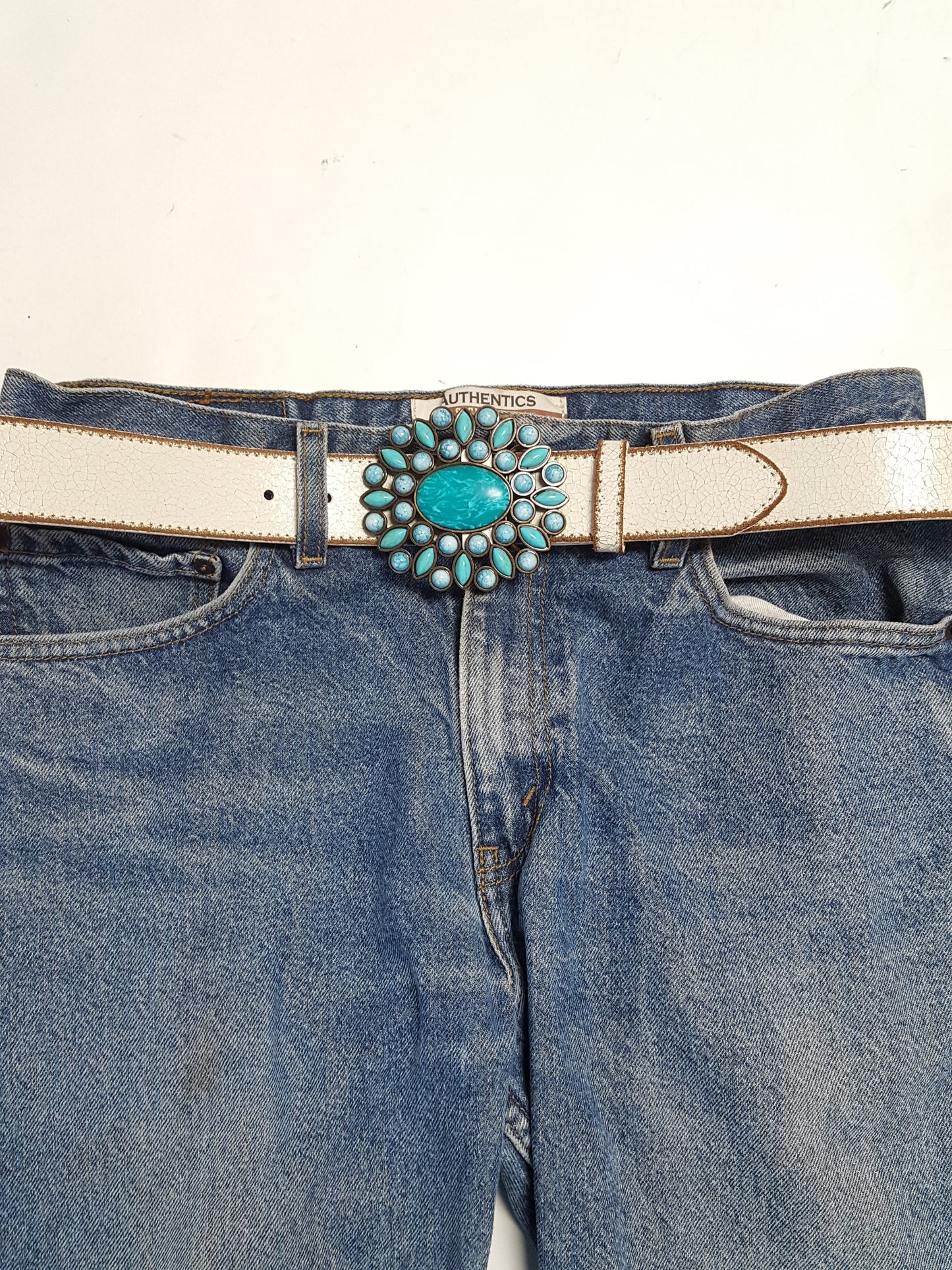 Belt: Western Floral buckle w. Vintage Cream Leather Strap