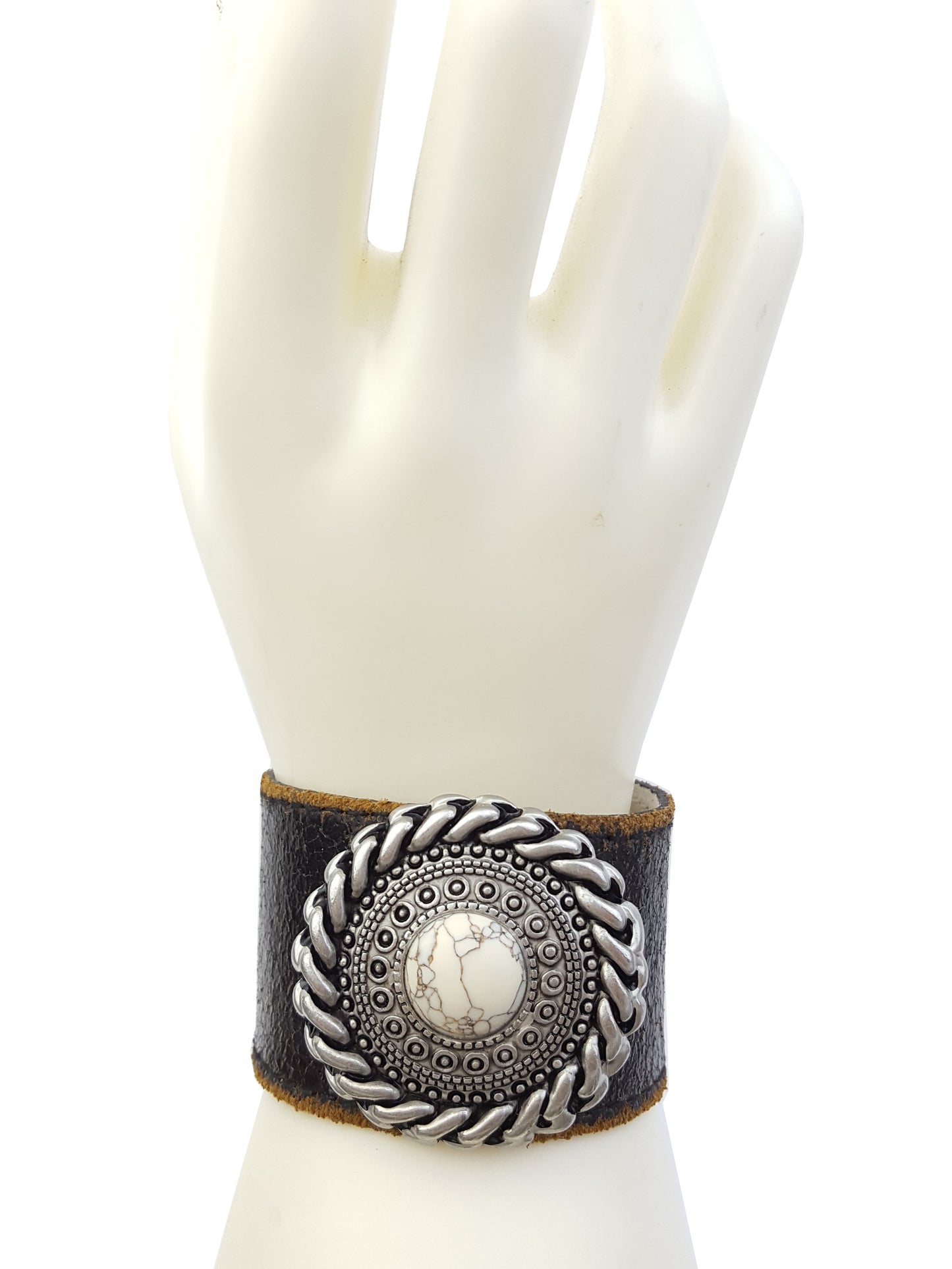 Bracelet: Vintage w. Distressed Leather Band w. Round Concho