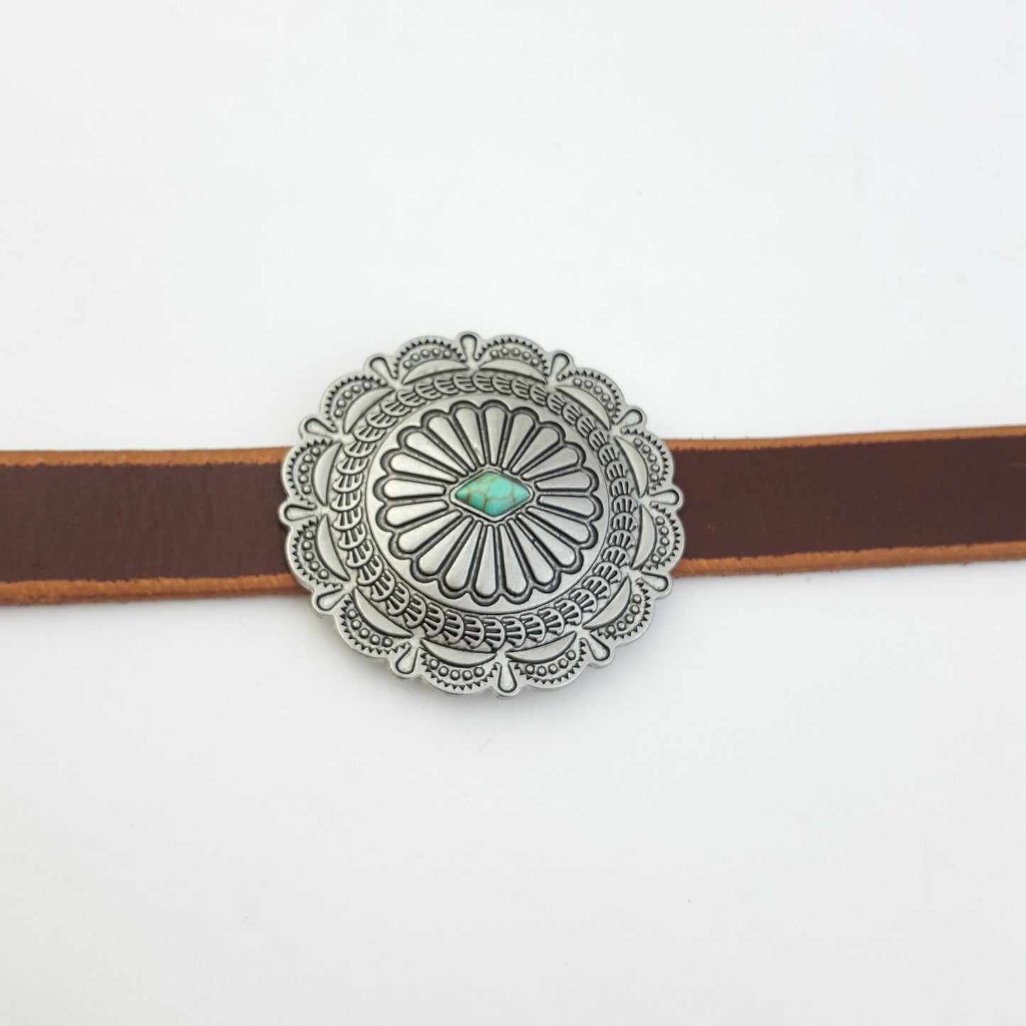 Concho: Trendy scalloped edge western sliding concho