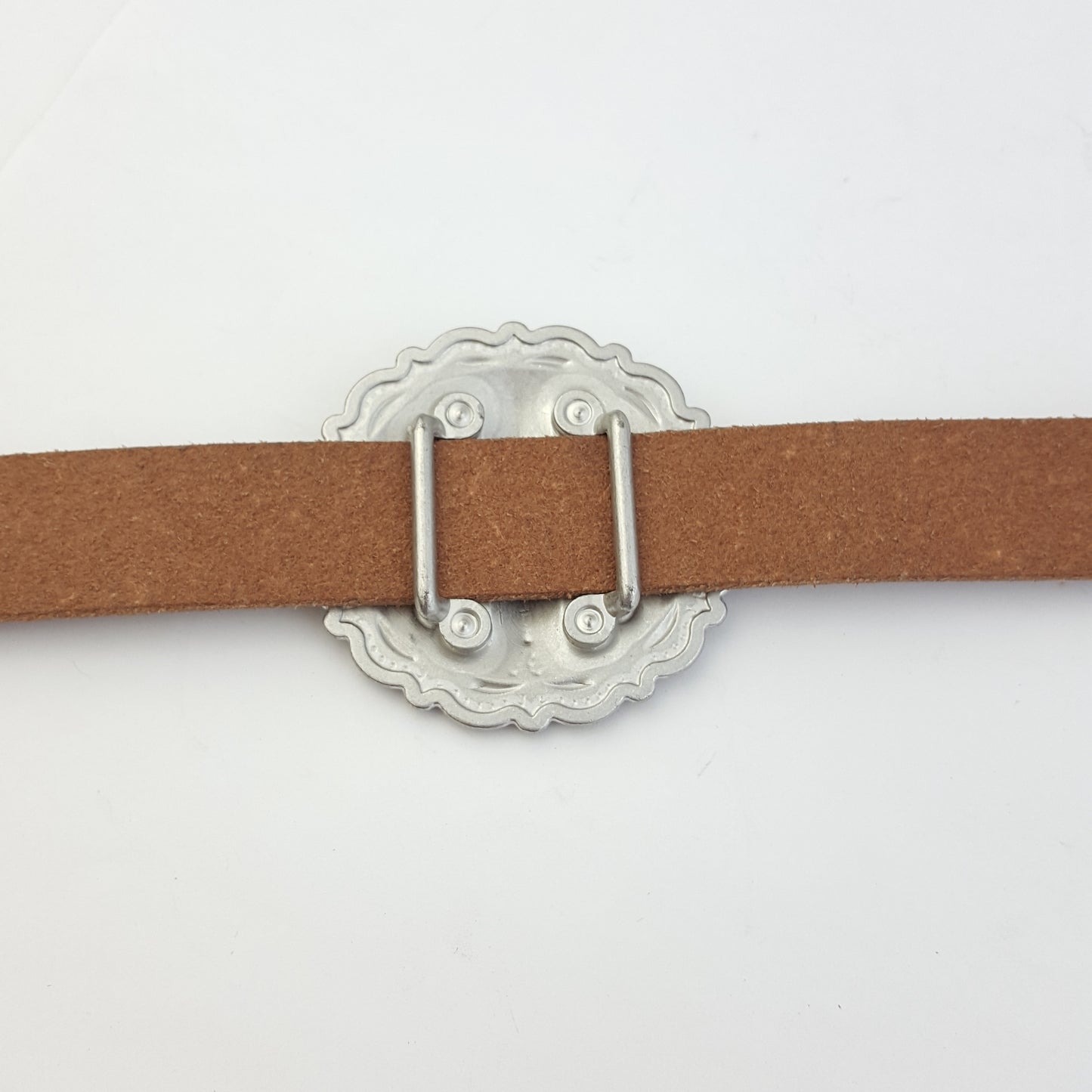 Concho: Trendy scalloped edge western sliding concho