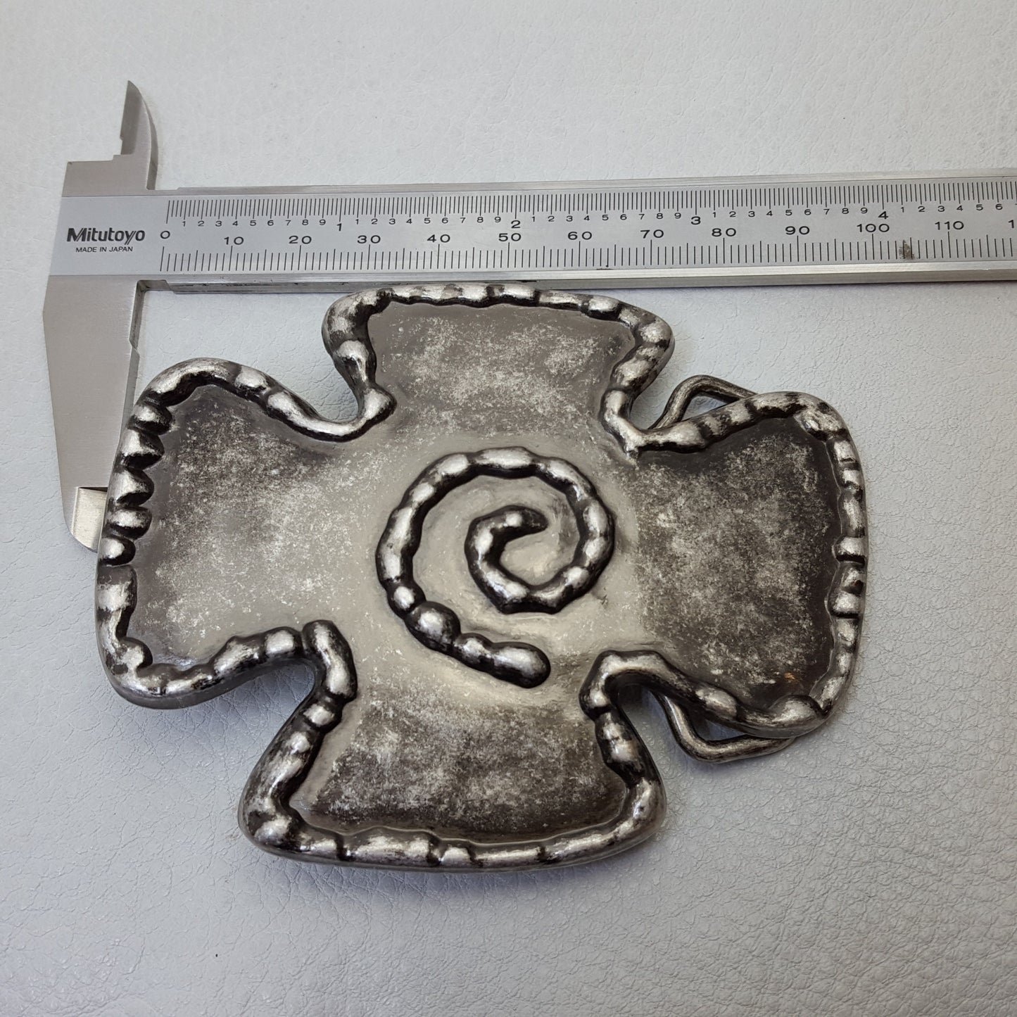 Buckle: Cross belt Buckle
