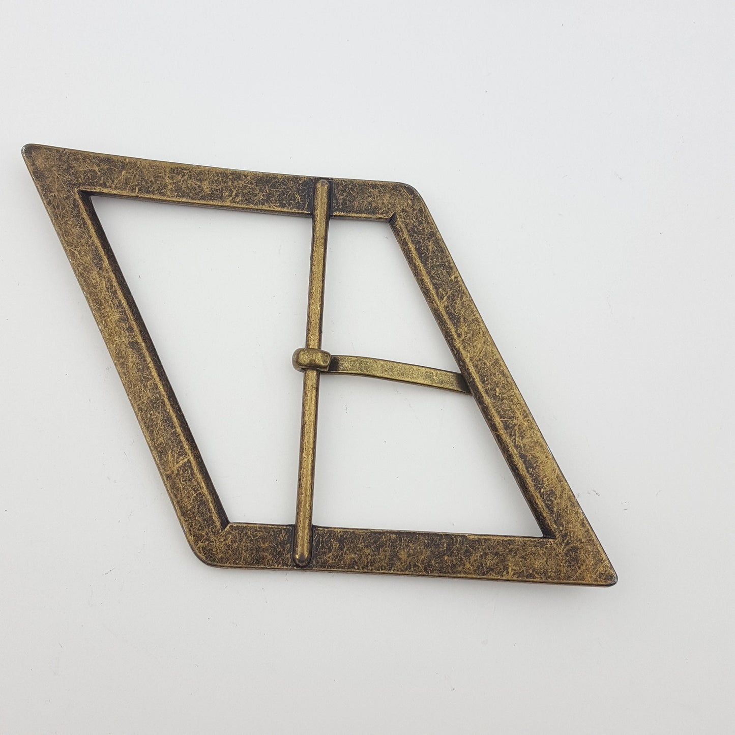 Buckle: Unique Slanted shape Wide buckle