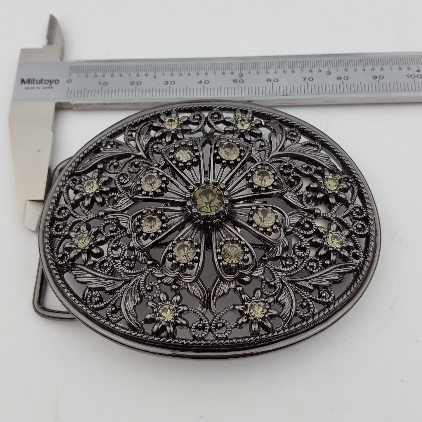 Buckle: Oval Flower Pattern Crystal Belt Buckle