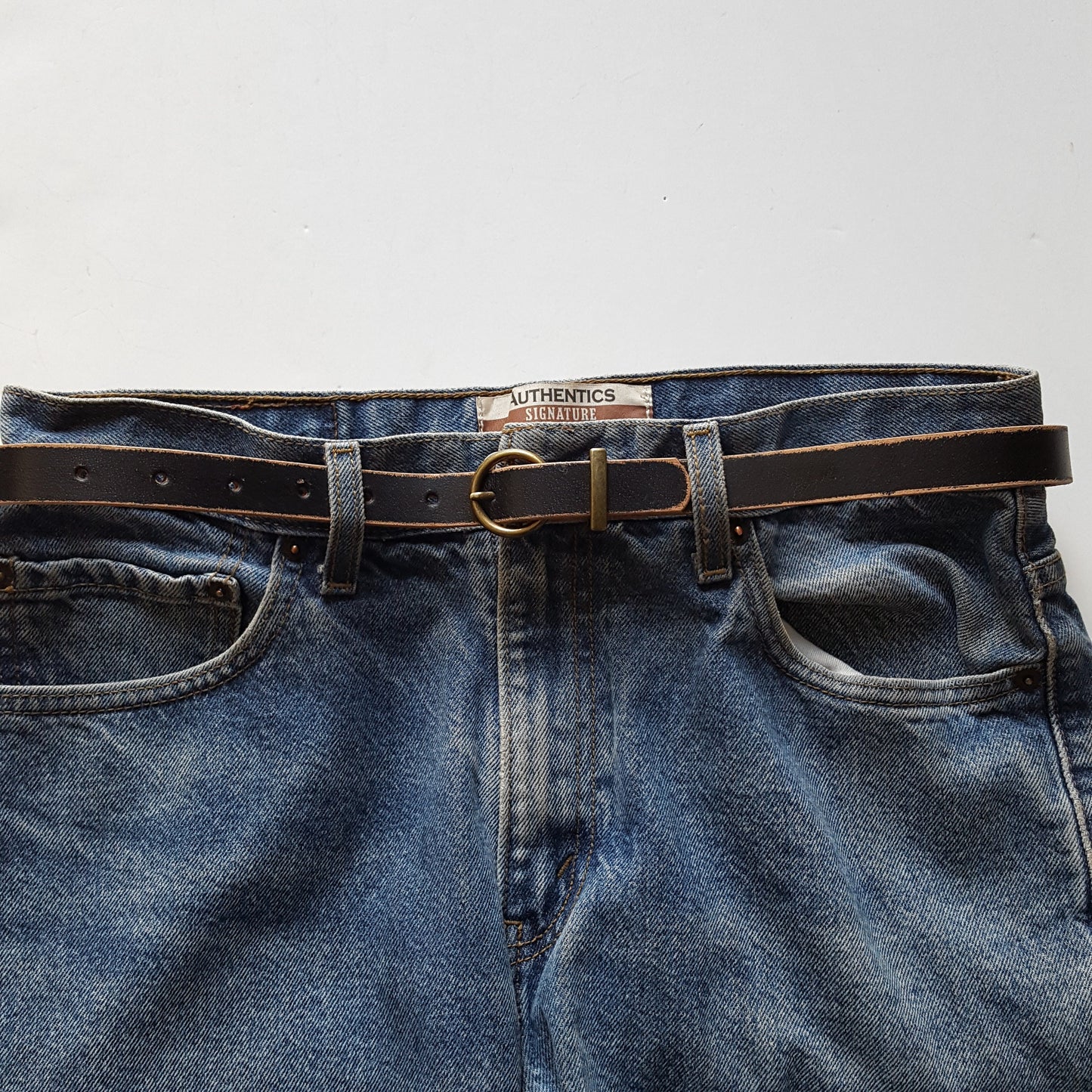 Belt: Vintage Distress Skinny Leather Belt with Round Brass Belt Buckle