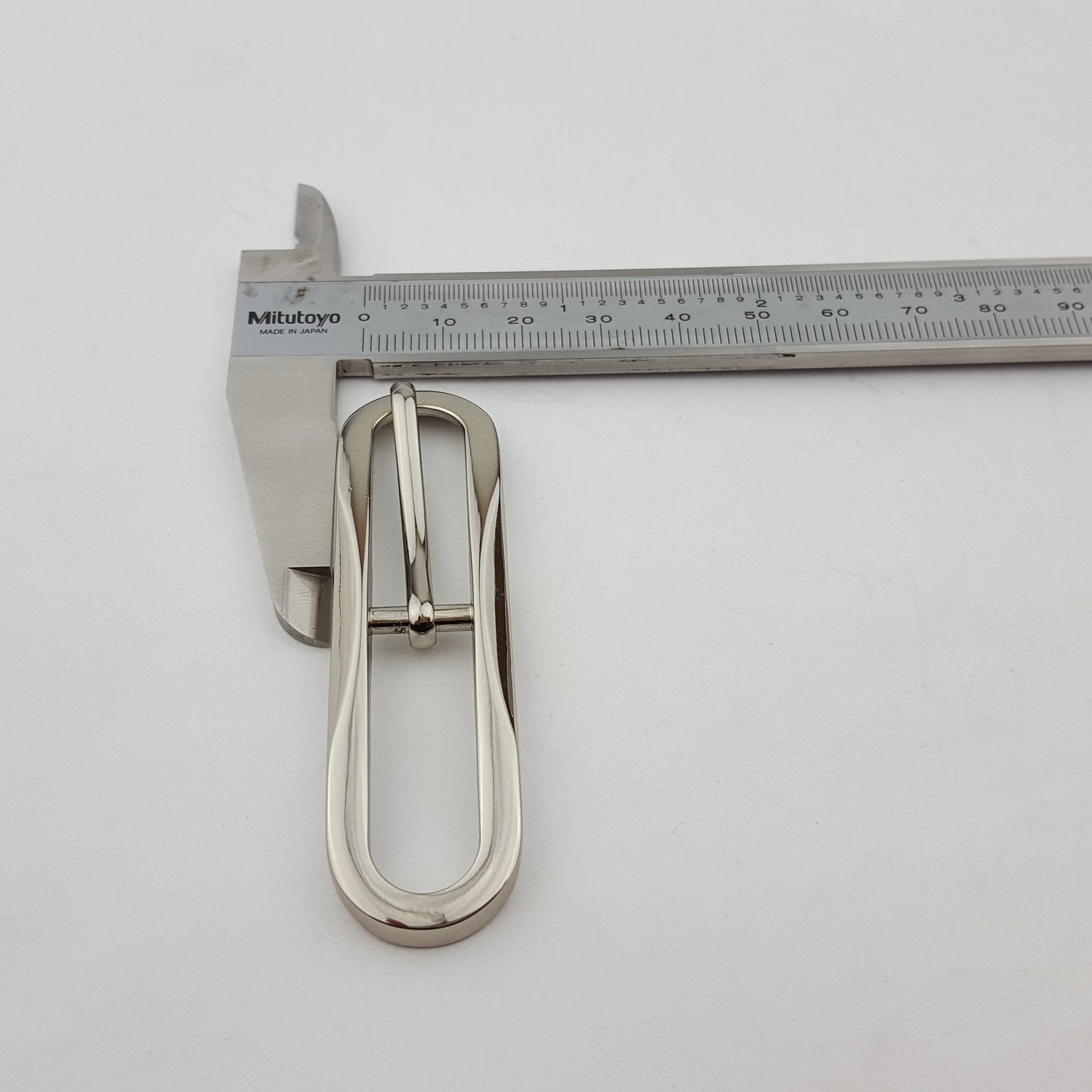 Buckle: Skinny Belt Buckle in Shiny silver finish
