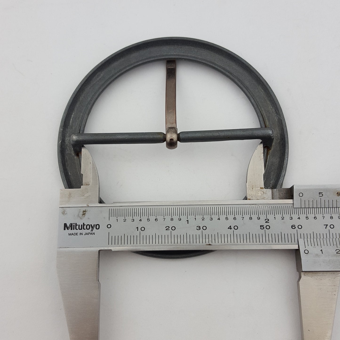 Buckle: Wide center bar buckle