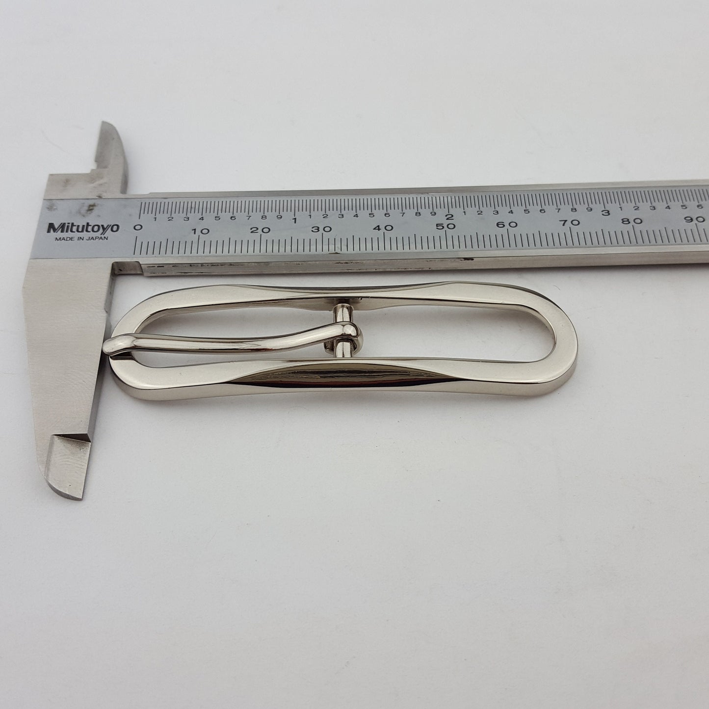 Buckle: Skinny Belt Buckle in Shiny silver finish