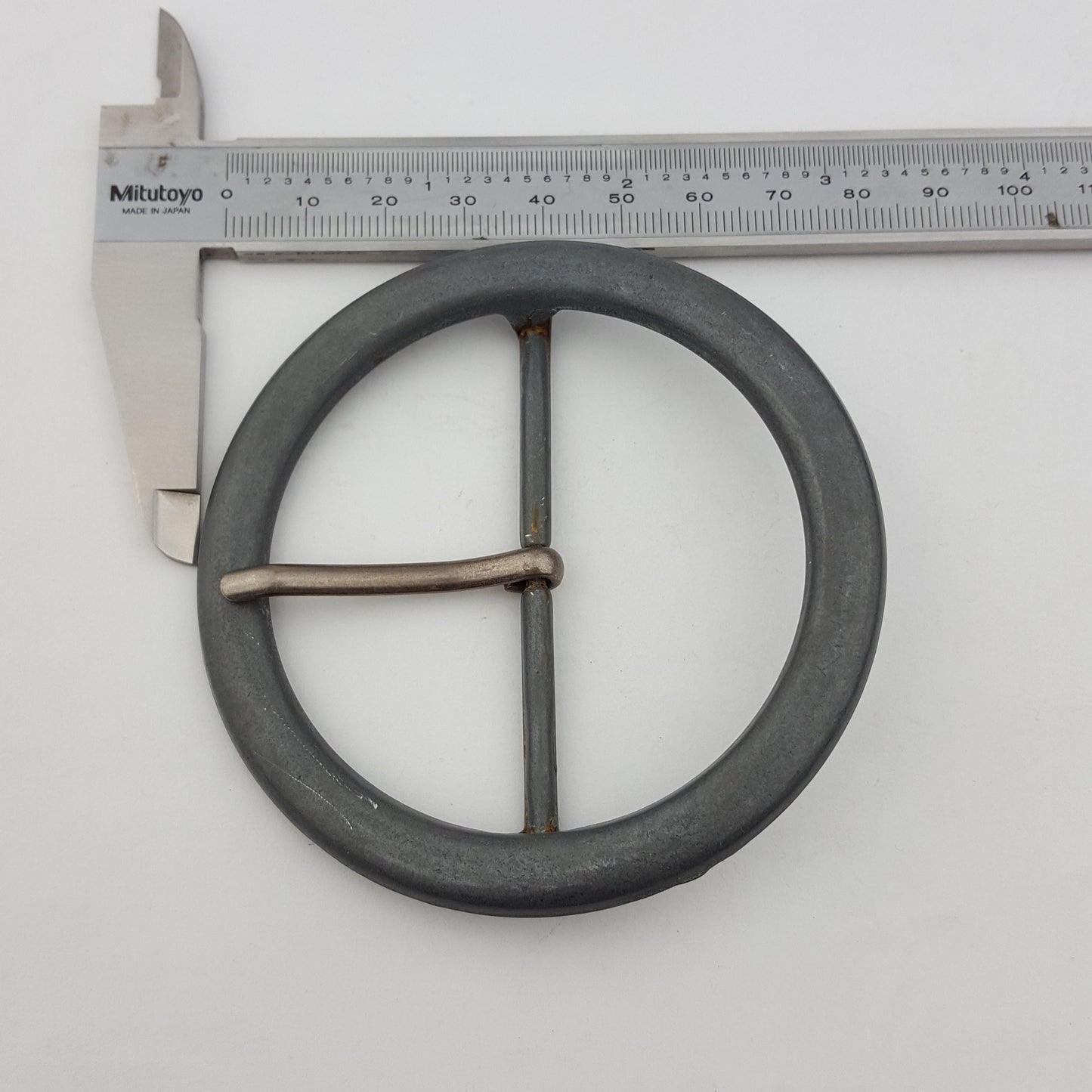 Buckle: Wide center bar buckle