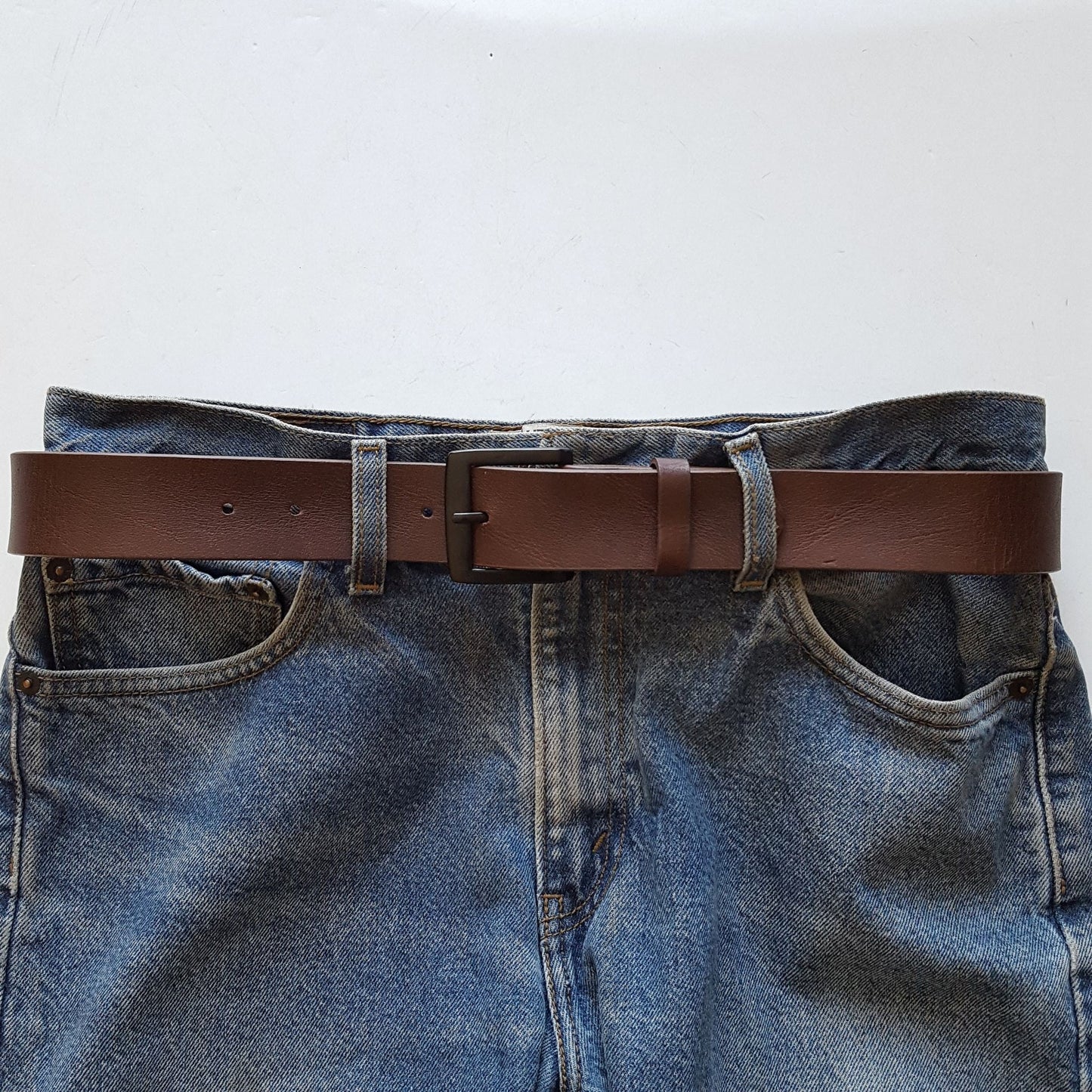 Belt: Unisex Genuine Leather Belt Strap w. matte Black Buckle