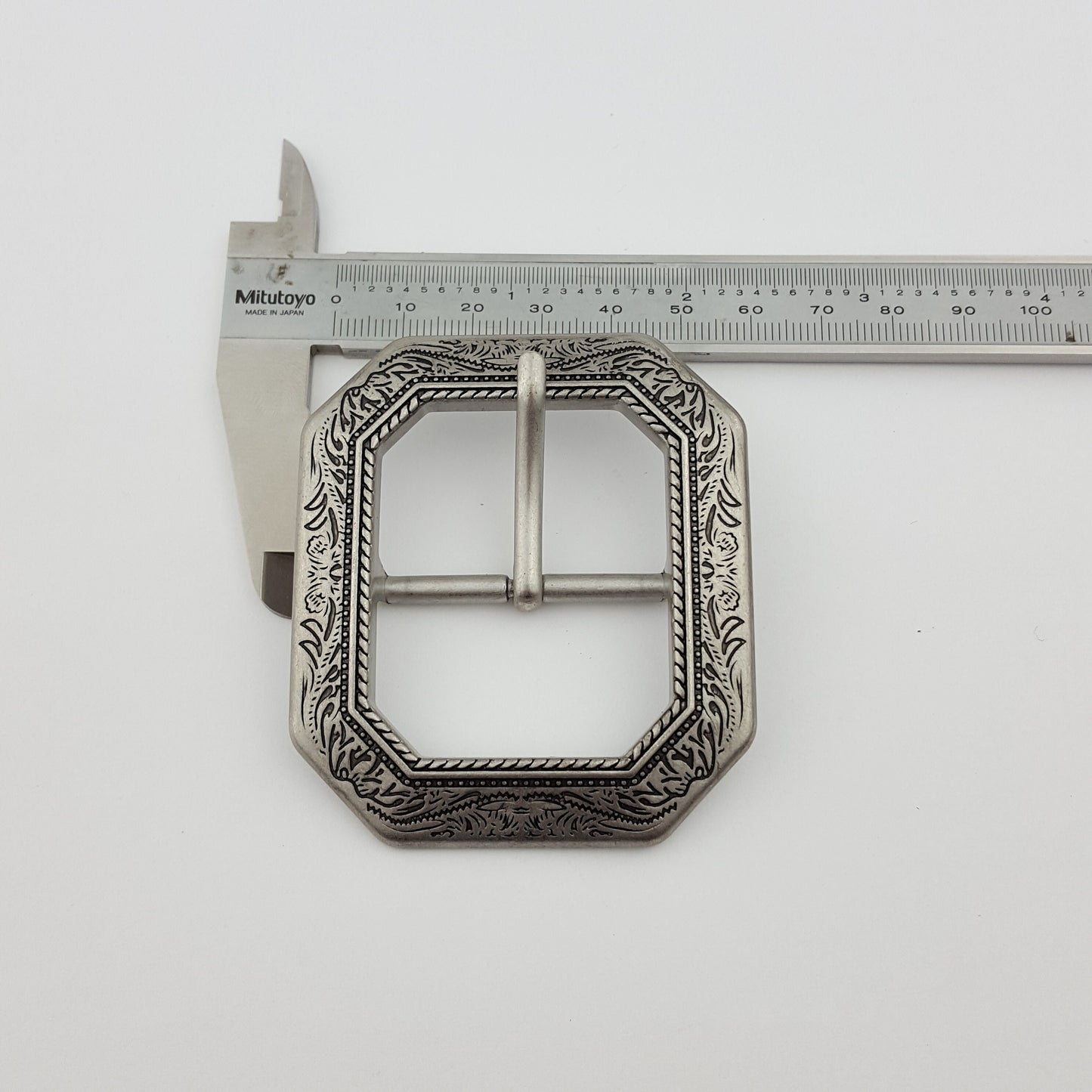 Buckle: Western Style Centerbar Buckle with floral etched