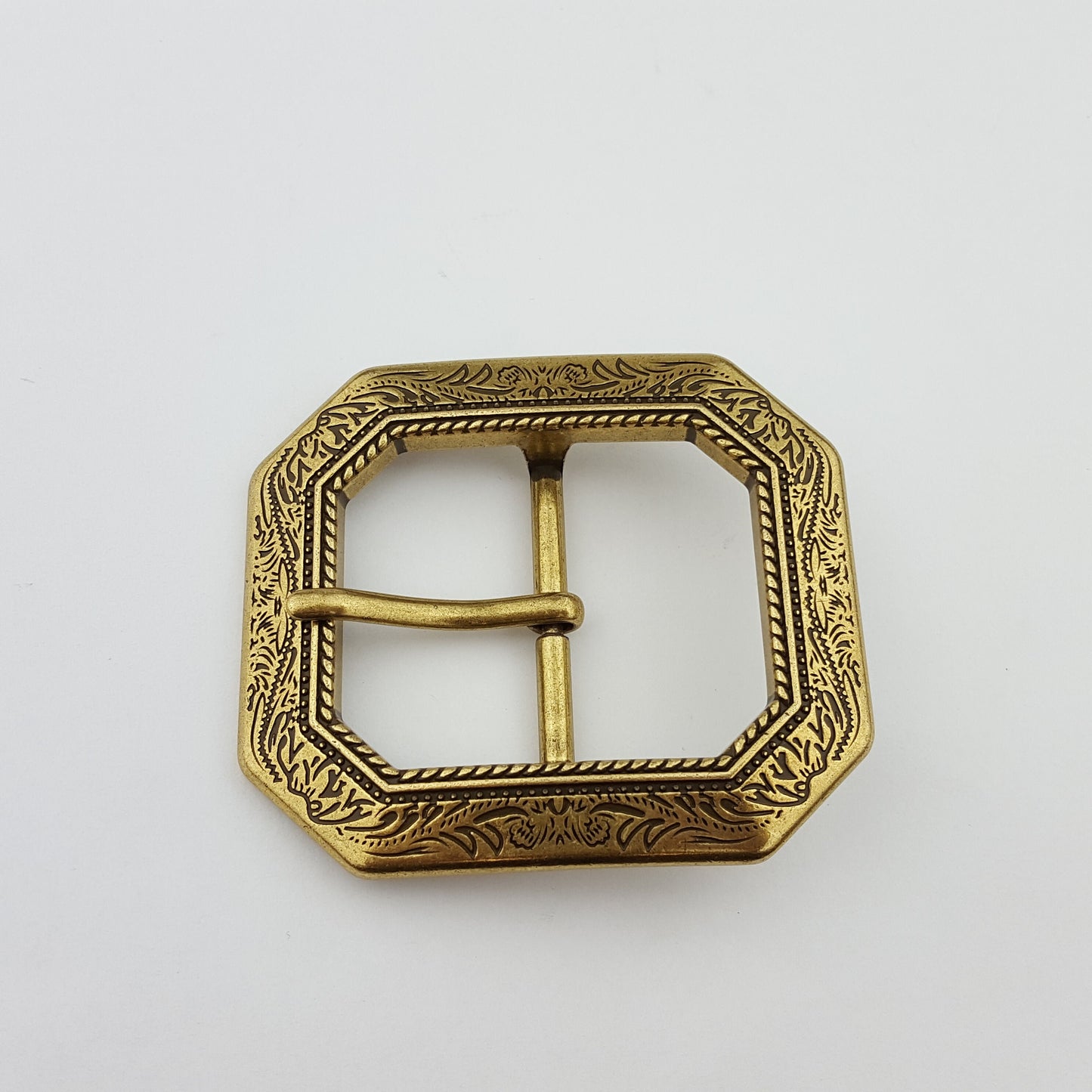 Buckle: Western Style Centerbar Buckle with floral etched