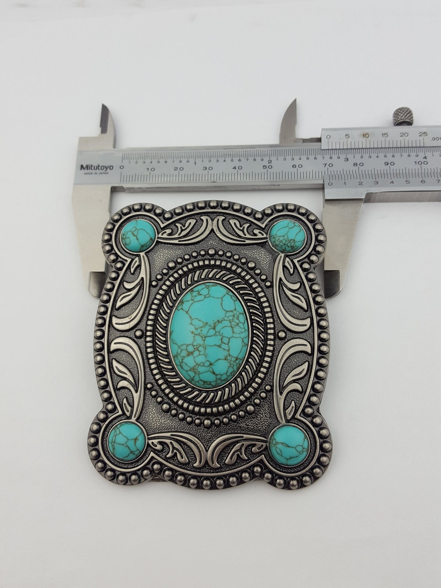 Buckle: Western-Inspired Belt Buckle w. stone