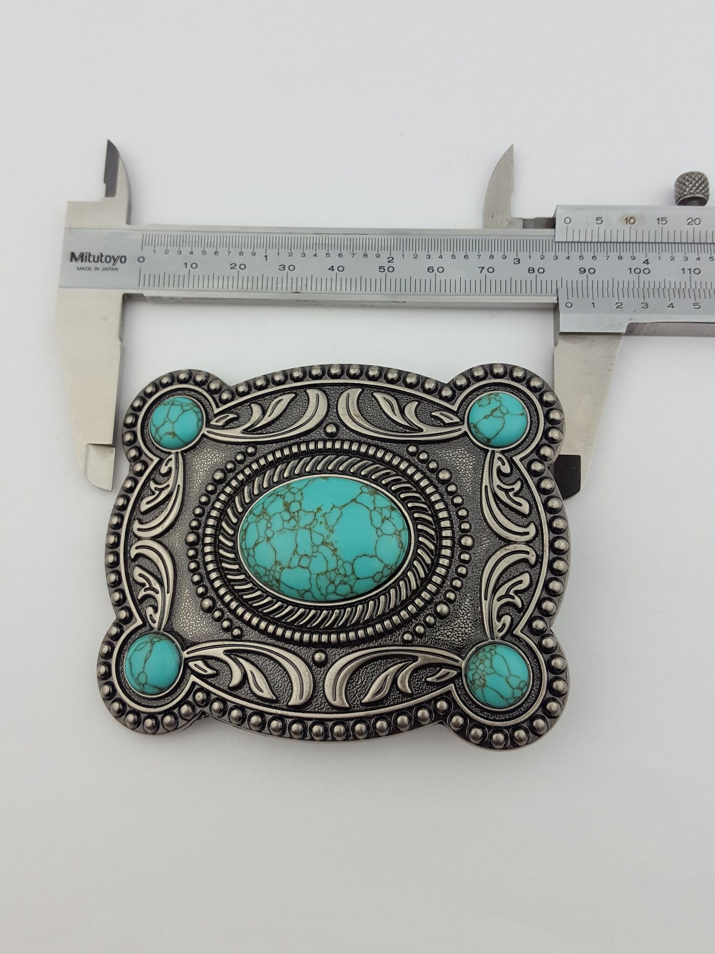 Buckle: Western-Inspired Belt Buckle w. stone
