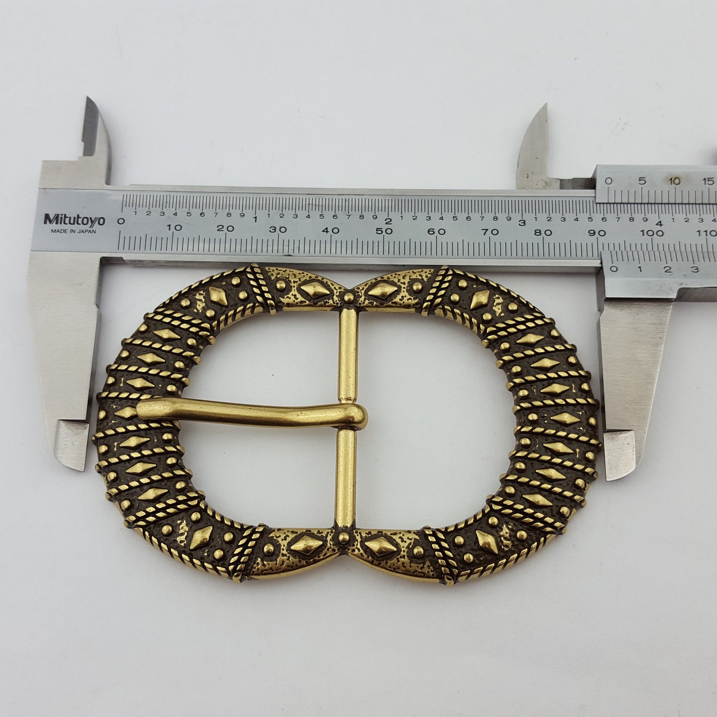 Buckle: Western-Inspired Belt Buckle w. Vintage Brass Finish