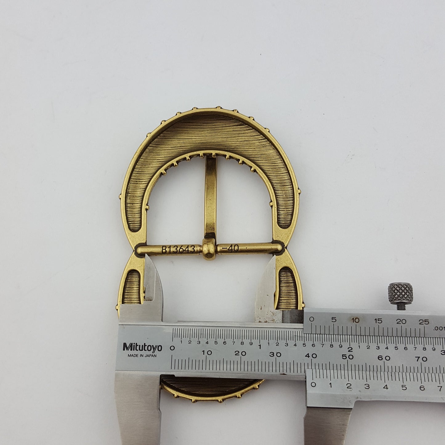 Buckle: Western-Inspired Belt Buckle w. Vintage Brass Finish