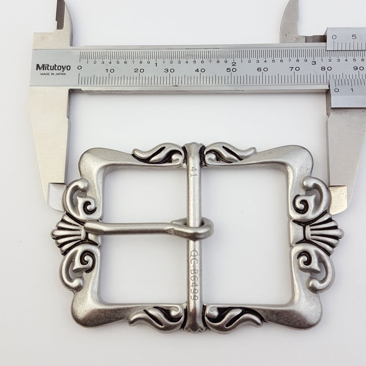 Buckle: Gotlic style Center bar Buckle