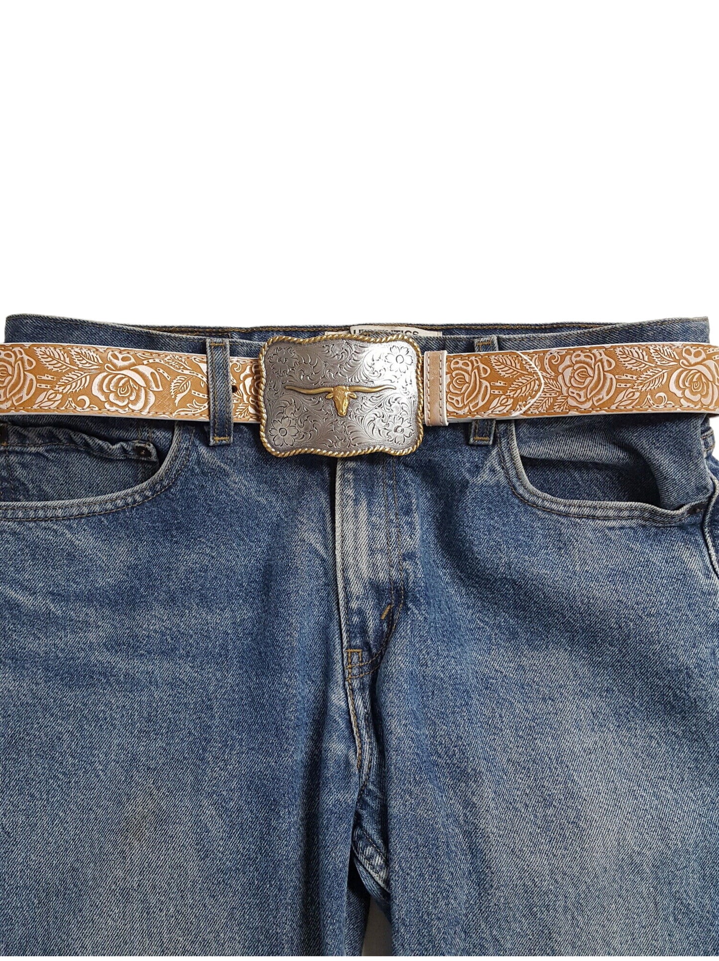 Belt: Quality Western-Inspired Longhorn buckle in silver with gold edge and Longhorn
