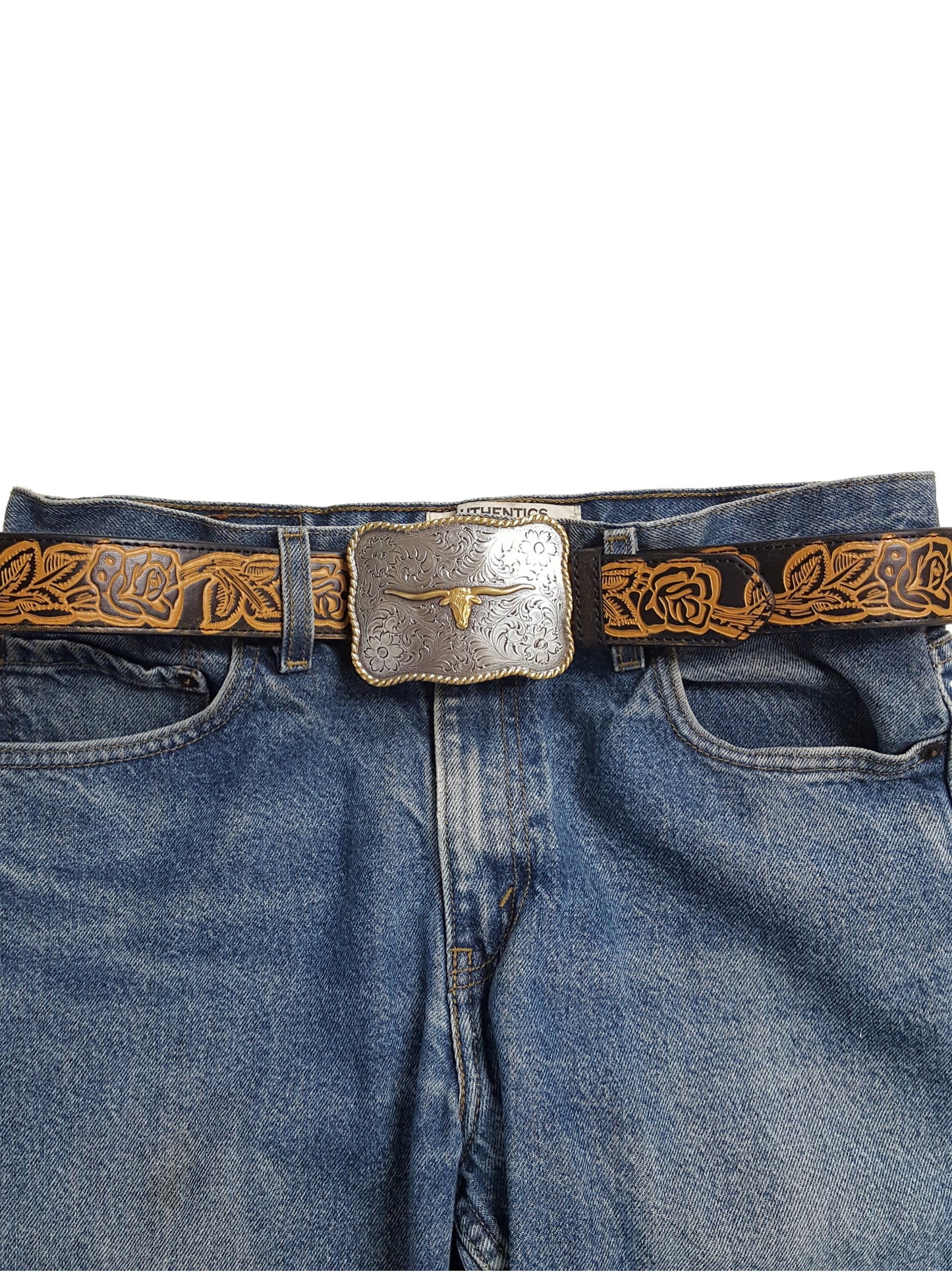 Belt: Quality Western-Inspired Longhorn buckle in silver with gold edge and Longhorn