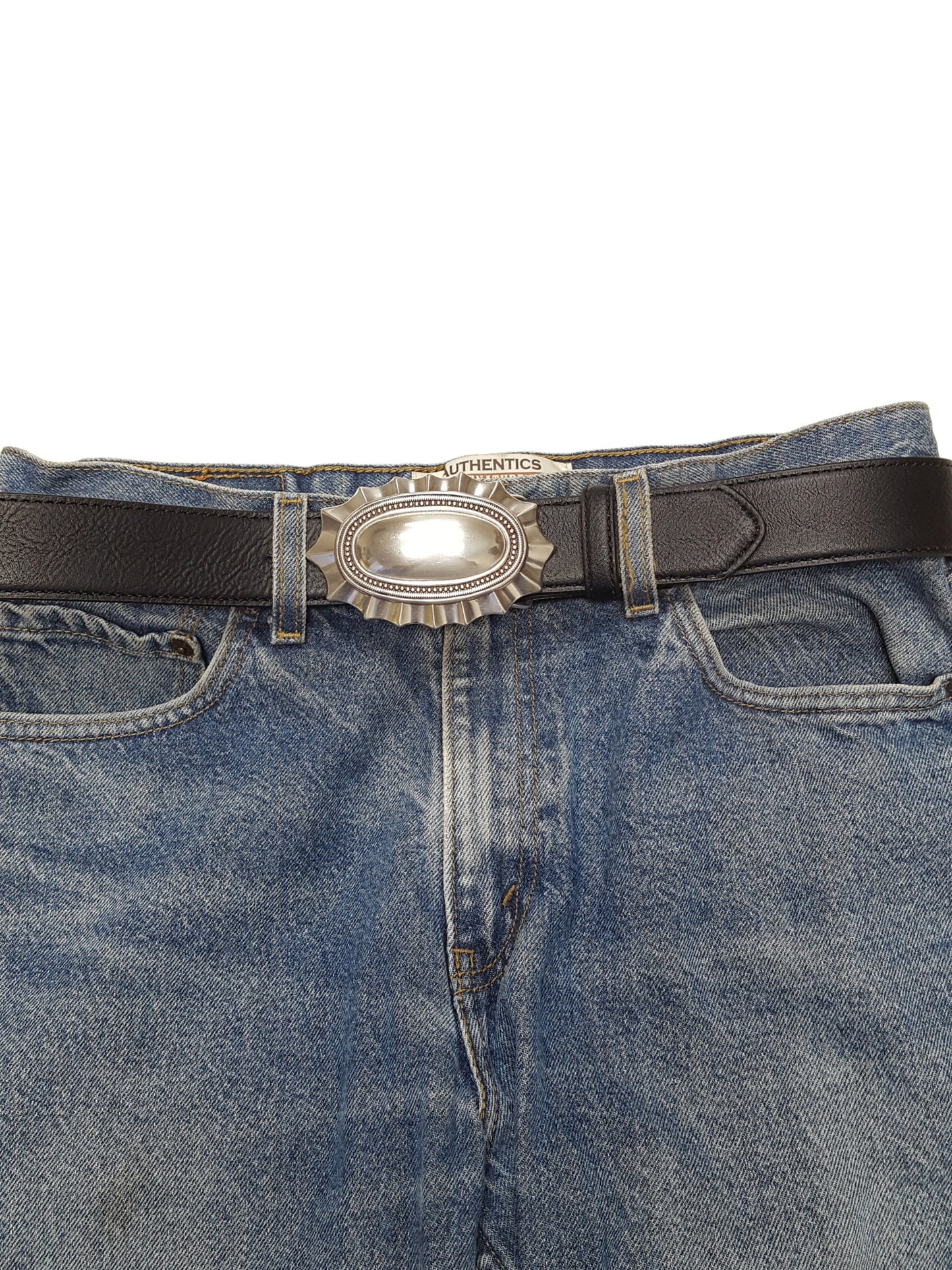 Buckle: Quality Western Silver Oval Buckle with Ruffled Trim