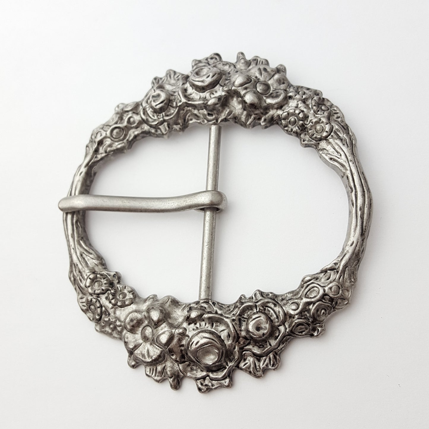 Round Shape Buckle with Raised Floral Design