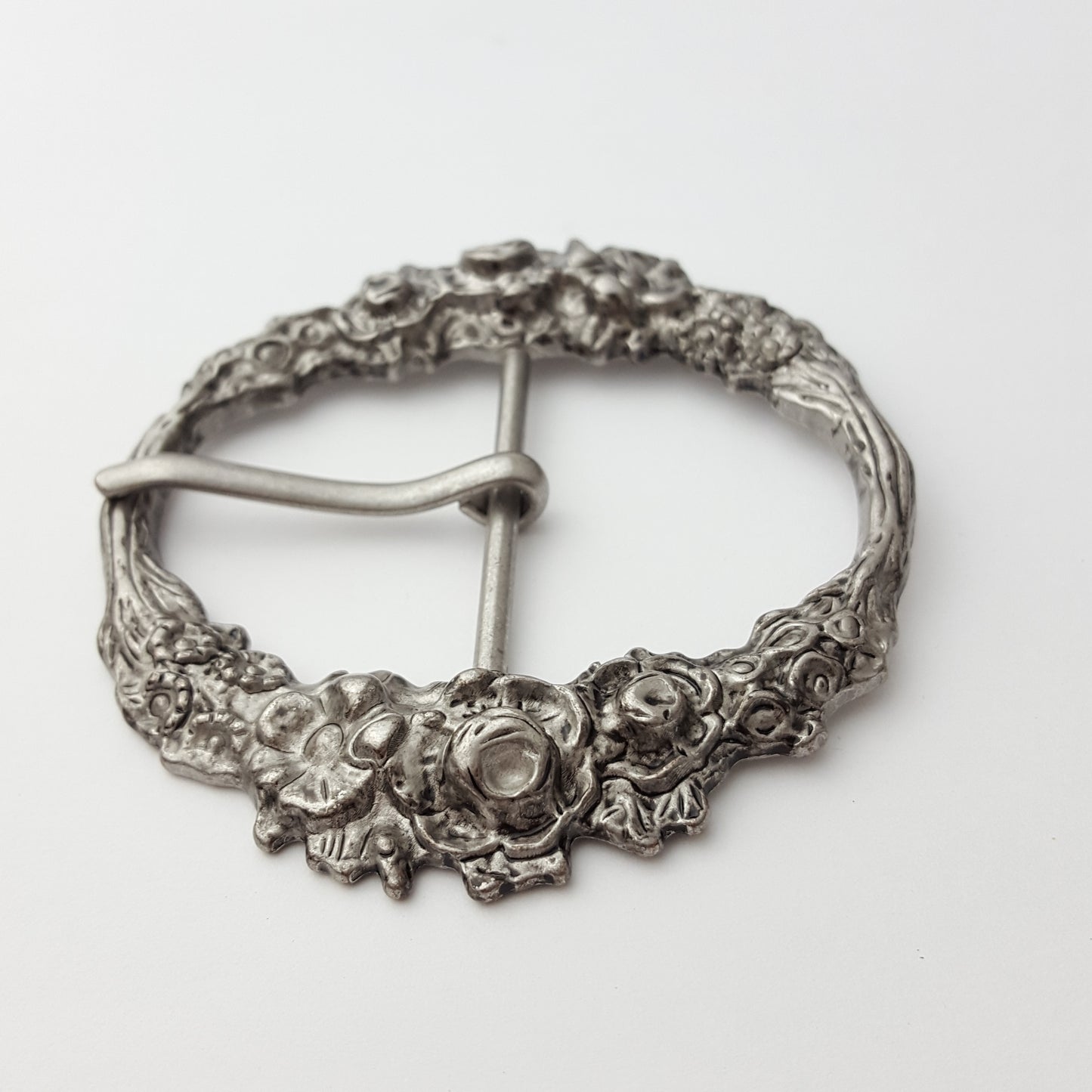 Round Shape Buckle with Raised Floral Design