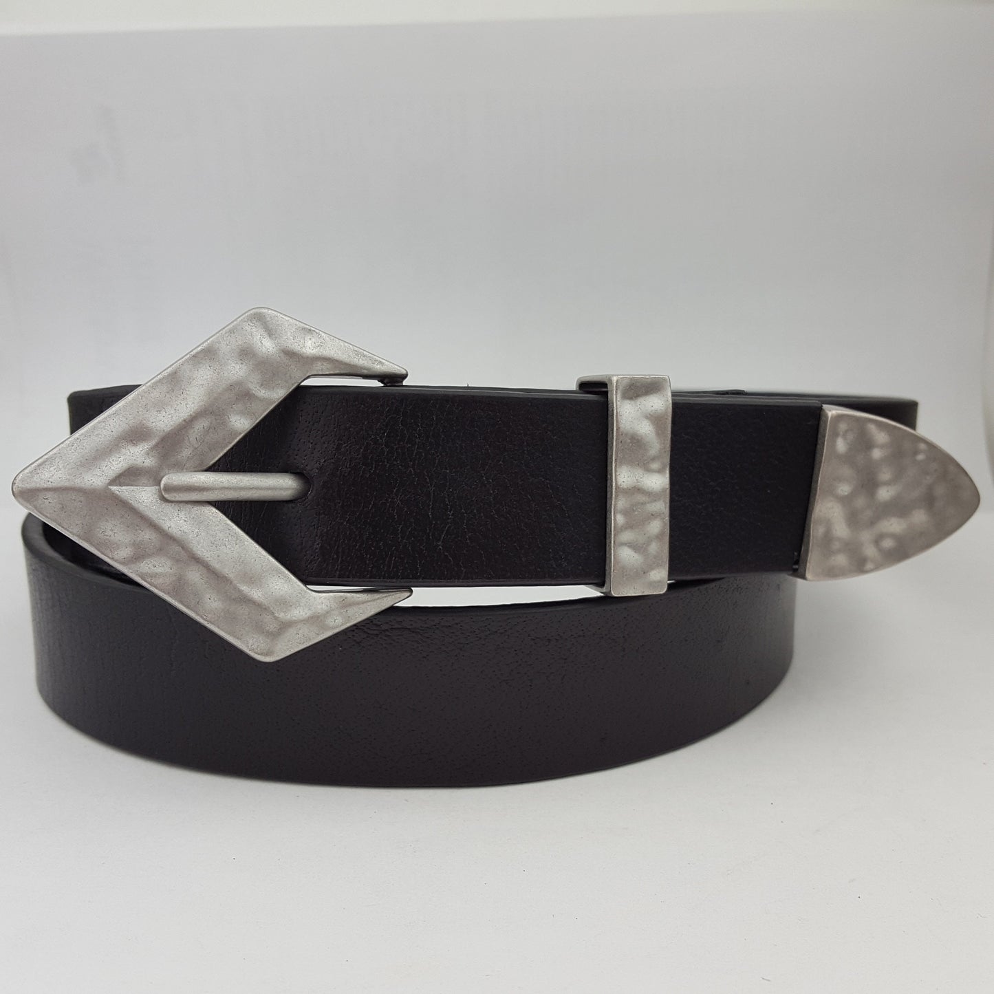 Belt: Western Style Diamond shape buckle belt in Black