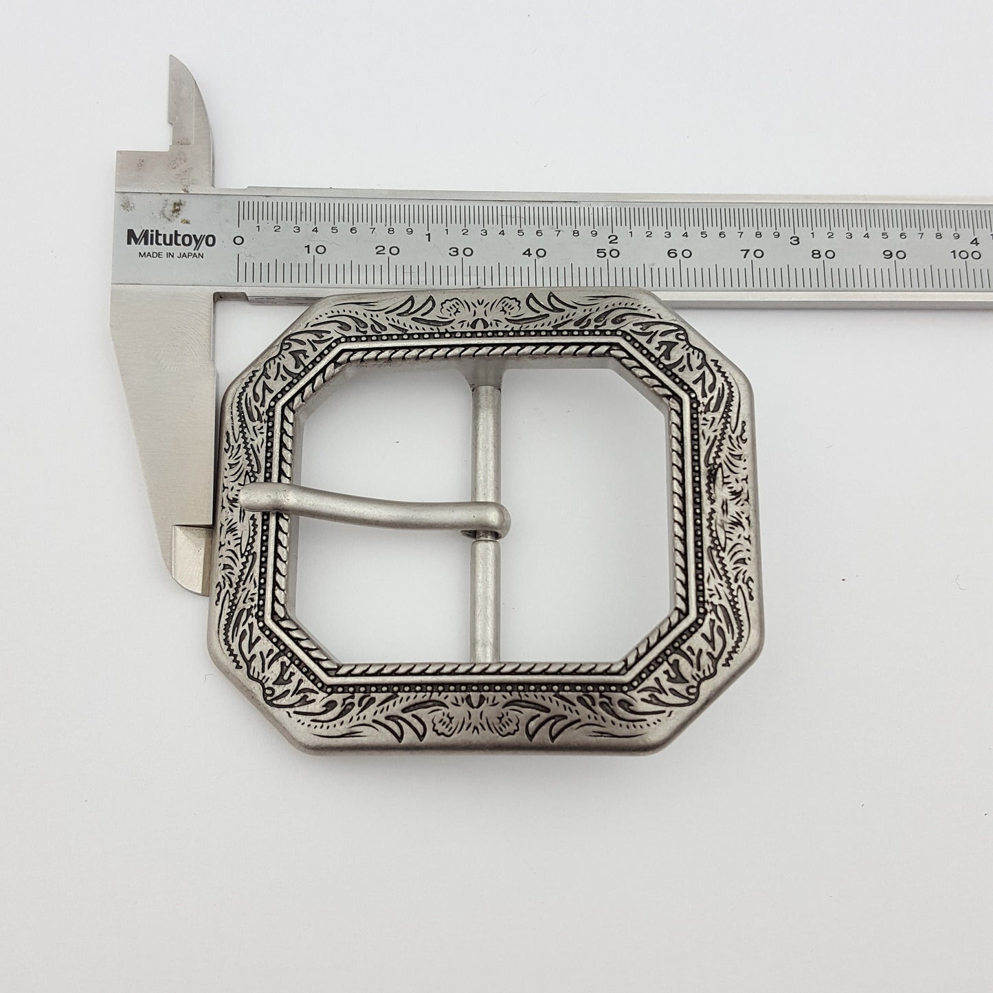 Buckle: Western Style Centerbar Buckle with floral etched
