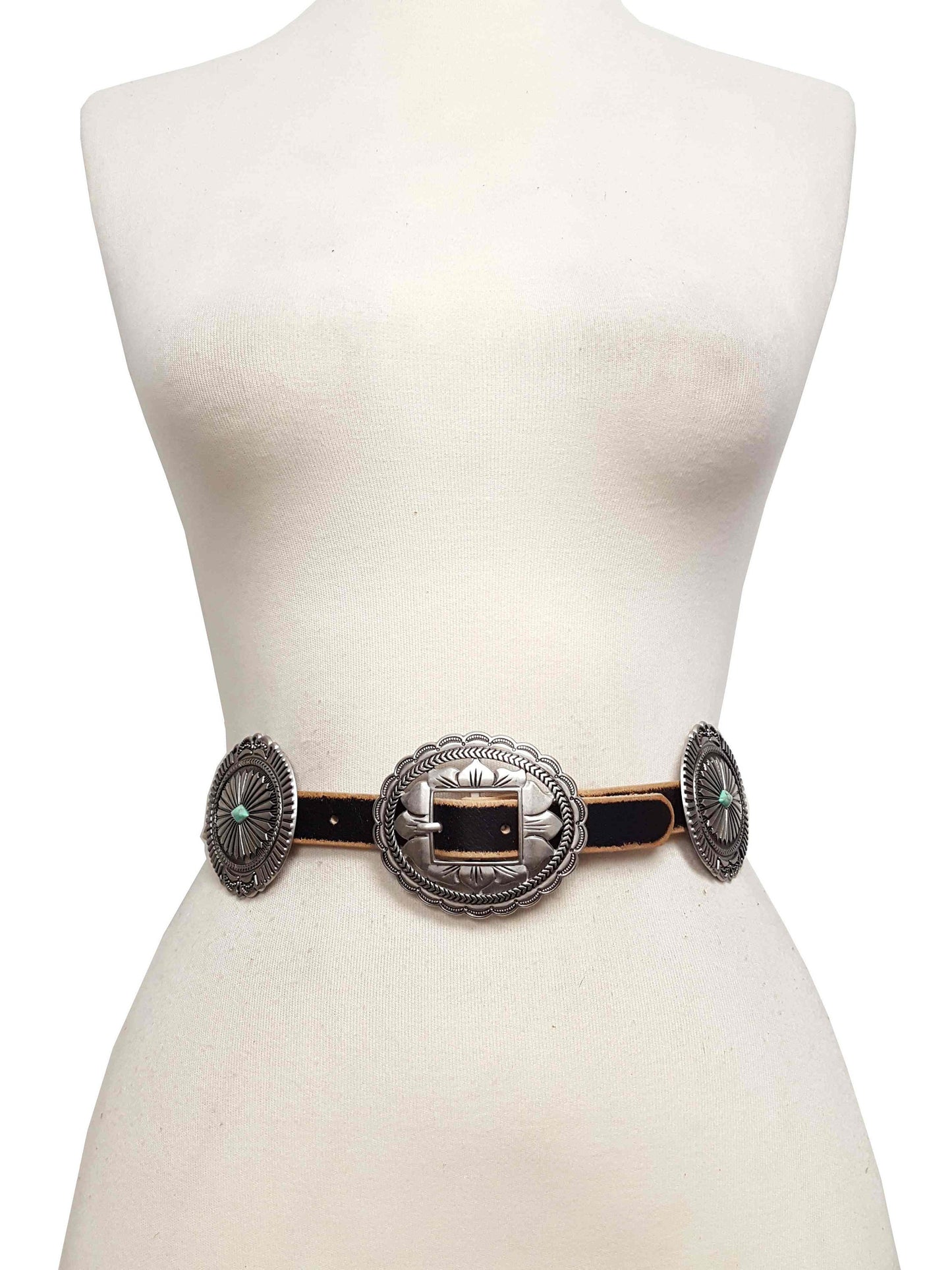 Belt: Western Genuine Distressed Leather belt w. oval concho